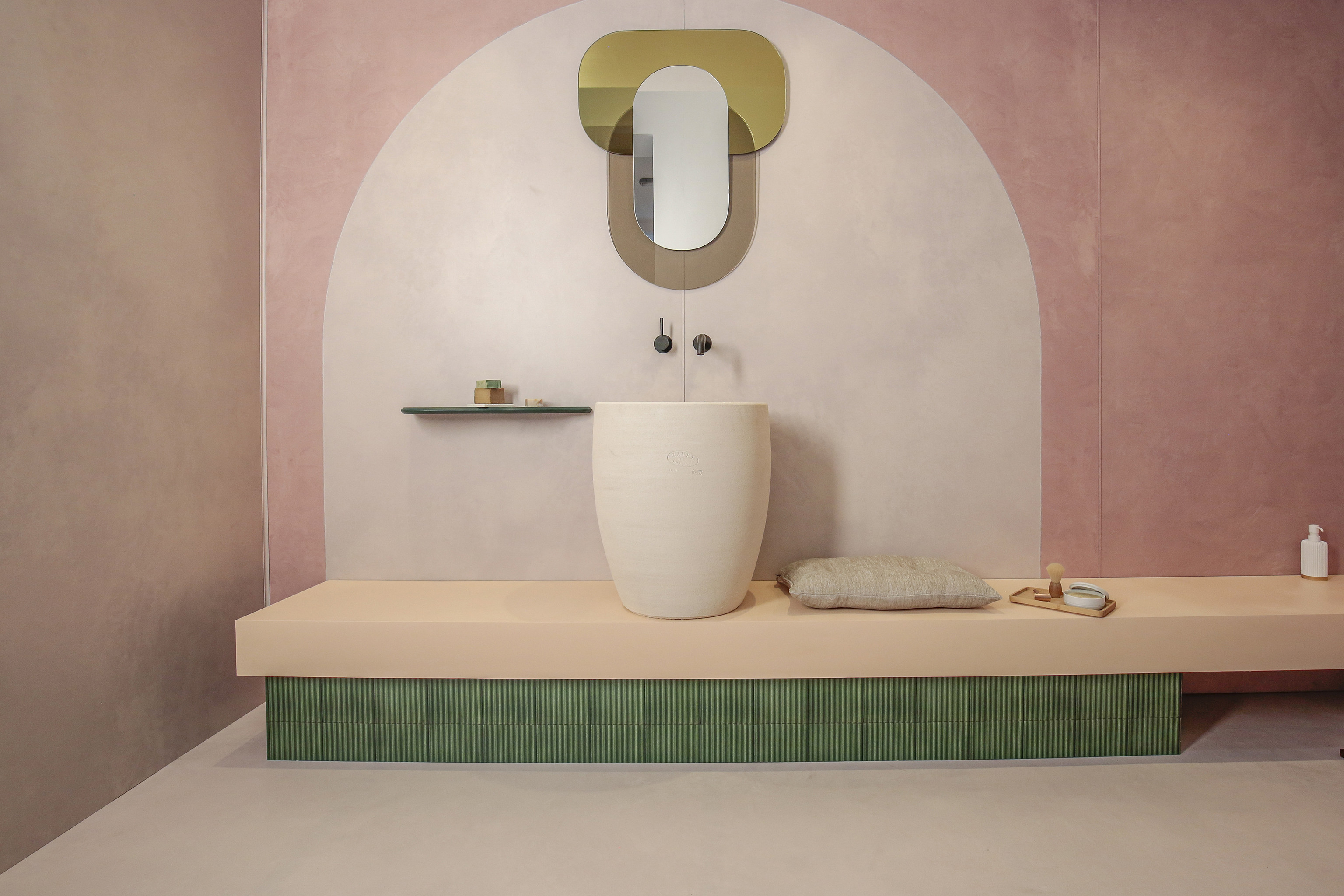 Panneau mural douche Décofast signature margaux keller va Arche Tadelakt Sable design et étanche